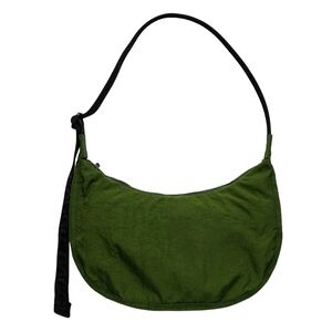 BAGGU Medium Crescent Bag in Bay Laurel